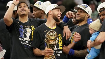 FOTO: NBA: Warriors vyhrali v Bostone a získali siedmy titul v histórii, cenu MVP má Curry