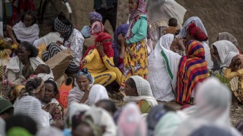 Pochovávajú len v masových hroboch. Etnický útok Amharov v Etiópii si vyžiadal stovky obetí