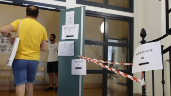 TA3 z Paríža: Výsledky volieb ovplyvnila nízka účasť voličov, šokoval nárast extrémnej pravice
