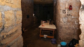 FOTO: Najväčšie katakomby sveta znovu slúžia, v chodbách pre prípad útoku zaviedli aj wifi