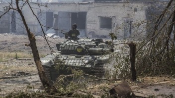 ONLINE: Ukrajina vyslala posily do Severodonecka, zasiahli ruské ciele na Haďom ostrove