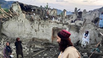 Afganistan a Pakistan zasiahlo silné zemetrasenie. Hlásia stovky mŕtvych a zranených