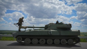 ONLINE: USA poskytnú Kyjevu ďalšiu vojenskú pomoc. Česko vyčerpalo zásoby zbraní pre Ukrajinu