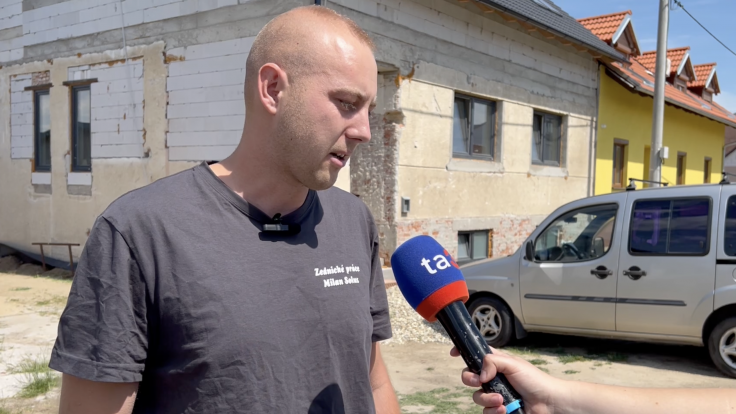 VIDEO: Opravy budú trvať roky, hovorí stavbár. V obciach na Morave to rok po ničivom tornáde stále vyzerá ako na stavenisku
