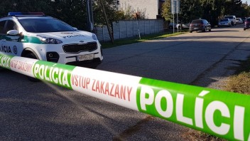 Tragédia v bratislavskej Petržalke. Polícia našla v lese obeseného mladého muža