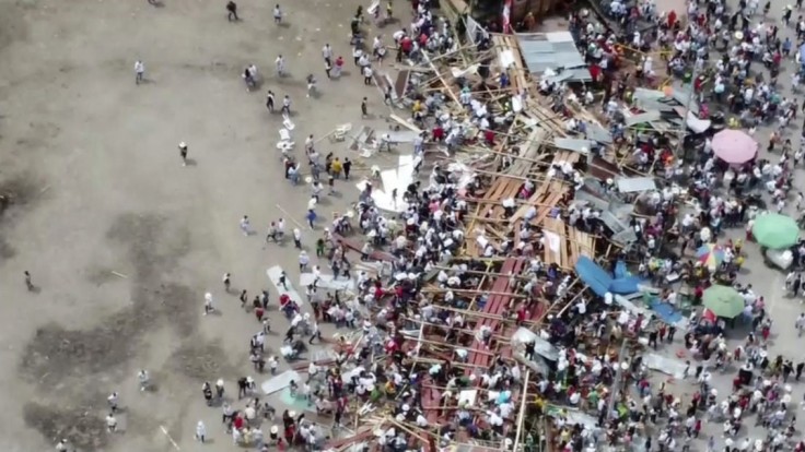 V Kolumbii sa zrútila tribúna počas býčieho zápasu. Medzi obeťami je aj dieťa