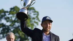 Golfista Schauffele ukončil obdobie sucha, vyhral trofej najprestížnejšej organizácie sveta