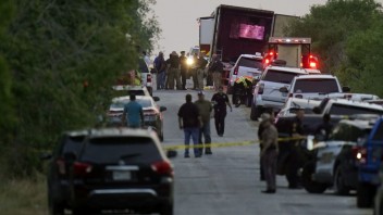 V Texase našli viac ako 40 mŕtvych migrantov, cestovali v kamióne bez vody