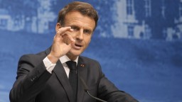 Macron po skončení G7: Rusko nemôže a nesmie vyhrať vojnu na Ukrajine