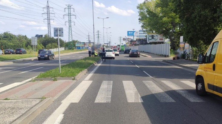 Ďalšia nehoda na kolobežke. Auto v Bratislave zrazilo 15-ročné dievča