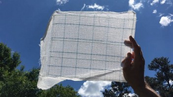 Filter na báze tkaniny premení CO2 zo spalín na hydrogénuhličitan