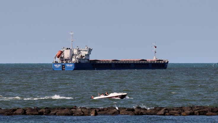 Turecko zadržalo ruskú loď plnú obilia. Kyjev tvrdí, že bolo ukradnuté z Ukrajiny
