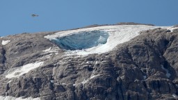 Zosun ľadovca v Alpách sa nedal predvídať. Podobné javy sa podľa odborníkov budú opakovať