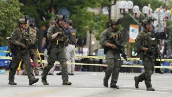 Americká polícia zadržala podozrivého zo streľby do sprievodu na Deň nezávislosti