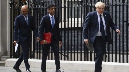 V Británii odstúpili ministri zdravotníctva a financií, nesúhlasia s vládou Johnsona