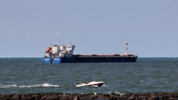 Moskva poprela informáciu o zadržaní ruskej lode s ukrajinským obilím v Turecku