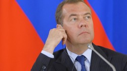 Bývalý ruský prezident: Nápad potrestať krajinu s najväčším jadrovým arzenálom je absurdný
