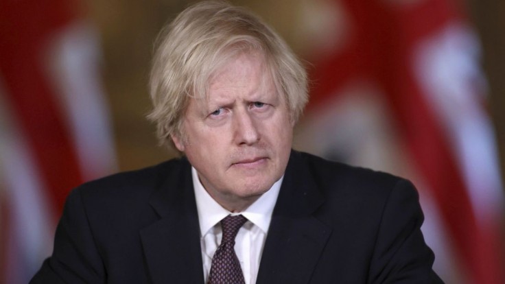 Johnson by mal opustiť svoj úrad okamžite, uviedol bývalý líder konzervatívcov