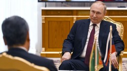 Putin: Počúvame, že Západ nás chce poraziť na bojovom poli, nech to skúsia