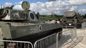 FOTO: V Prahe otvorili výstavu vojenskej techniky ruskej armády zneškodnenej Ukrajincami