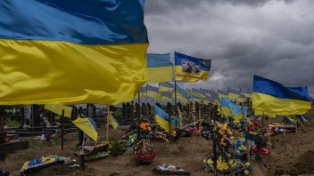 Pohrebísk pribúda. Satelitné fotografie odhalili ich nárast v oblastiach okupovaných Rusmi