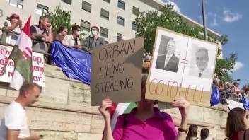 Maďari sú pobúrení, vyšli do ulíc. Opäť demonštrovali proti Orbánovej politike