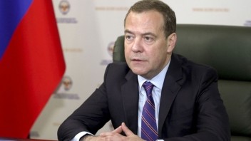 Neochota Západu uznať Krym za ruský, je systémovou hrozbou, vyhlásil Medvedev