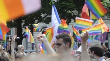 USA sa snažia ukotviť sobáše gayov ako zákon, za návrh hlasovalo 47 republikánov