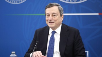 Taliansky premiér Mario Draghi opätovne podal demisiu