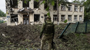 Rusko bude mať problém dopĺňať vojská, Ukrajina môže zaútočiť naspäť, tvrdí šéf MI6