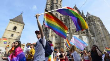 ROZHOVOR: Byť gejom na východe nie je ľahké, hovorí aktivista. Pomáha, ak o svojej identite hovoria známe tváre