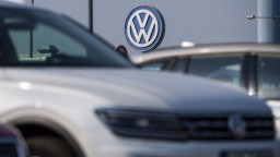 Šéf automobilového koncernu Volkswagen nečakane odstupuje