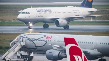 Piloti nemeckej Lufthansy hlasovali za štrajk, požadujú zvýšenie platov