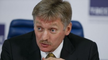 Rusko vyzýva na dodržiavanie práv Srbov. Kremeľ stojí za Belehradom, vyhlásil Peskov