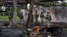 Päť zahraničných bojovníkov sa postaví v Donecku pred súd, obvinení sú zo žoldnierstva