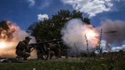 Rusko obvinilo USA zo zničenia raketových systémov HIMARS na Ukrajine. Pentagon to odmieta