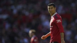 Ronaldo opustil duel s Vallecanom predčasne, tréner United zúril