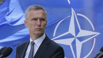 Šéf NATO sa rozprával s Vučičom: Ak bude ohrozená stabilita Kosova, KFOR je pripravená zasiahnuť