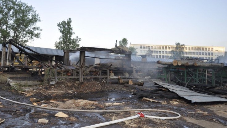 Ničivý požiar v bardejovskej firme už vyčíslili na viac ako 400-tisíc eur, nedošlo k žiadnym zraneniam