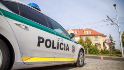 V Bratislave vyčíňal muž s nožom, dve osoby skončili v nemocnici