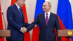 Rusko dúfa, že sa vyhne sankciám za pomoci Turecka. Lídri oboch krajín sa stretli, aby prebrali návrh Moskvy