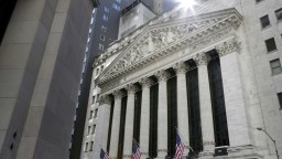 Wall Street si dokázala udržať zisky z júnového odrazu. Analytik priblížil, ako sa darilo na burzách