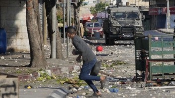 Izraelskí vojaci zabili troch Palestíncov, jedným z nich bol veliteľ teroristov
