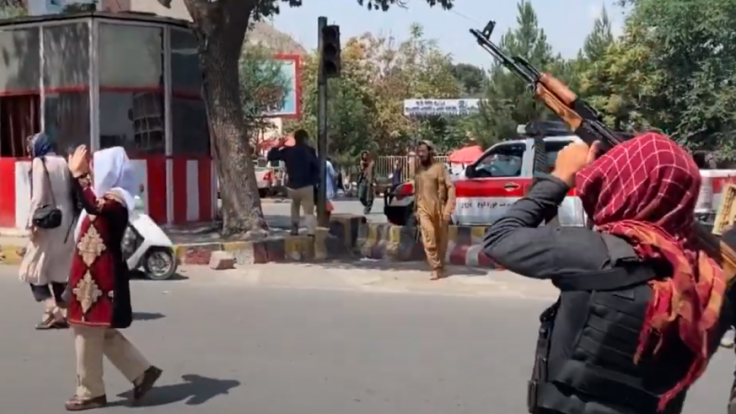 Zhruba 40 žien protestovalo v Kábule, Taliban rozohnal demonštráciu streľbou do vzduchu