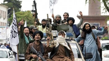 FOTO: Rok po drastickom obsadení Kábulu. Taliban uvrhol Afganistan do doby kamennej