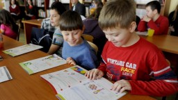 Školy podľa Gröhlinga dostanú na ukrajinských žiakov financie z eurofondov