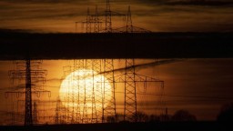 Cena elektriny opäť láme rekordy. Pred rokom na Slovensku stála takmer pätinu