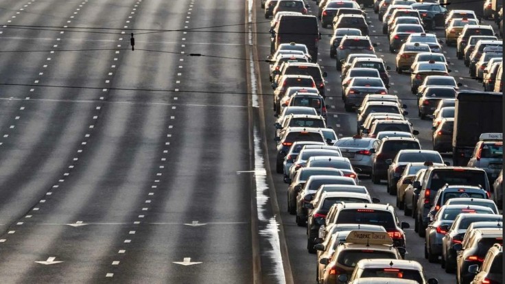 Krym opúšťa množstvo ľudí. Cez most do Ruska prúdi rekordný počet vozidiel