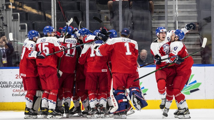 Českí mladíci šokovali Američanov. V semifinále si zmerajú sily s Kanadou