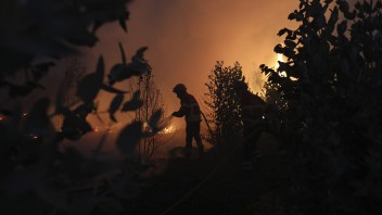 Taliansko zápasí s požiarmi. Hasiči zasahujú na Sicílii, Sardínii aj Liparských ostrovoch